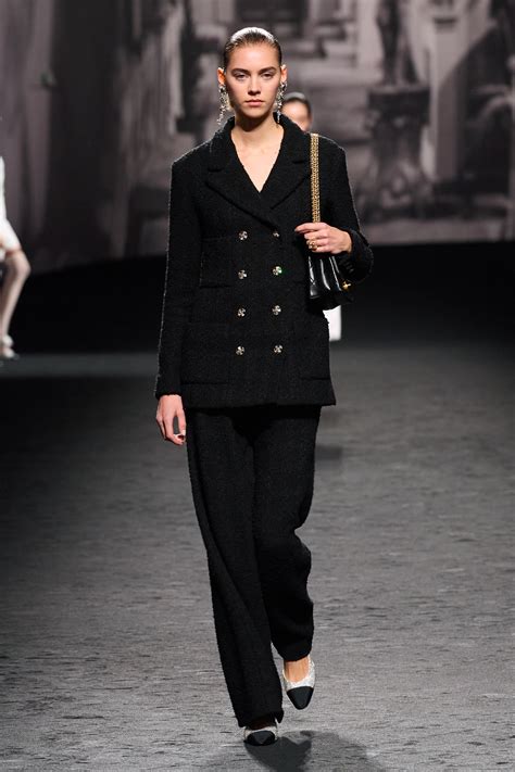 chanel spring summer 2003|chanel style suit.